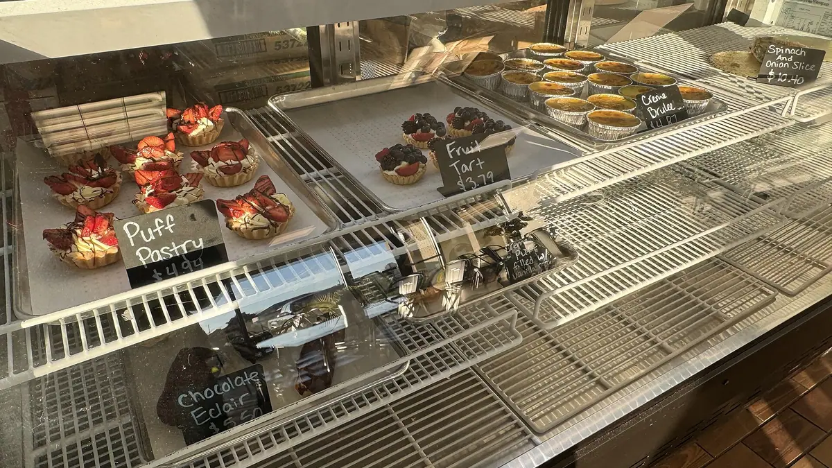 Cake 32 – patisserie in Crieff town centre